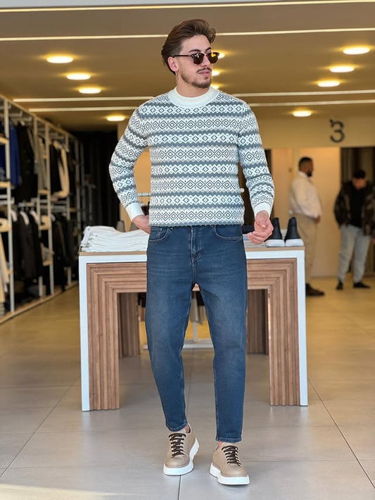 Patterned Sweater in Blue and White Neck