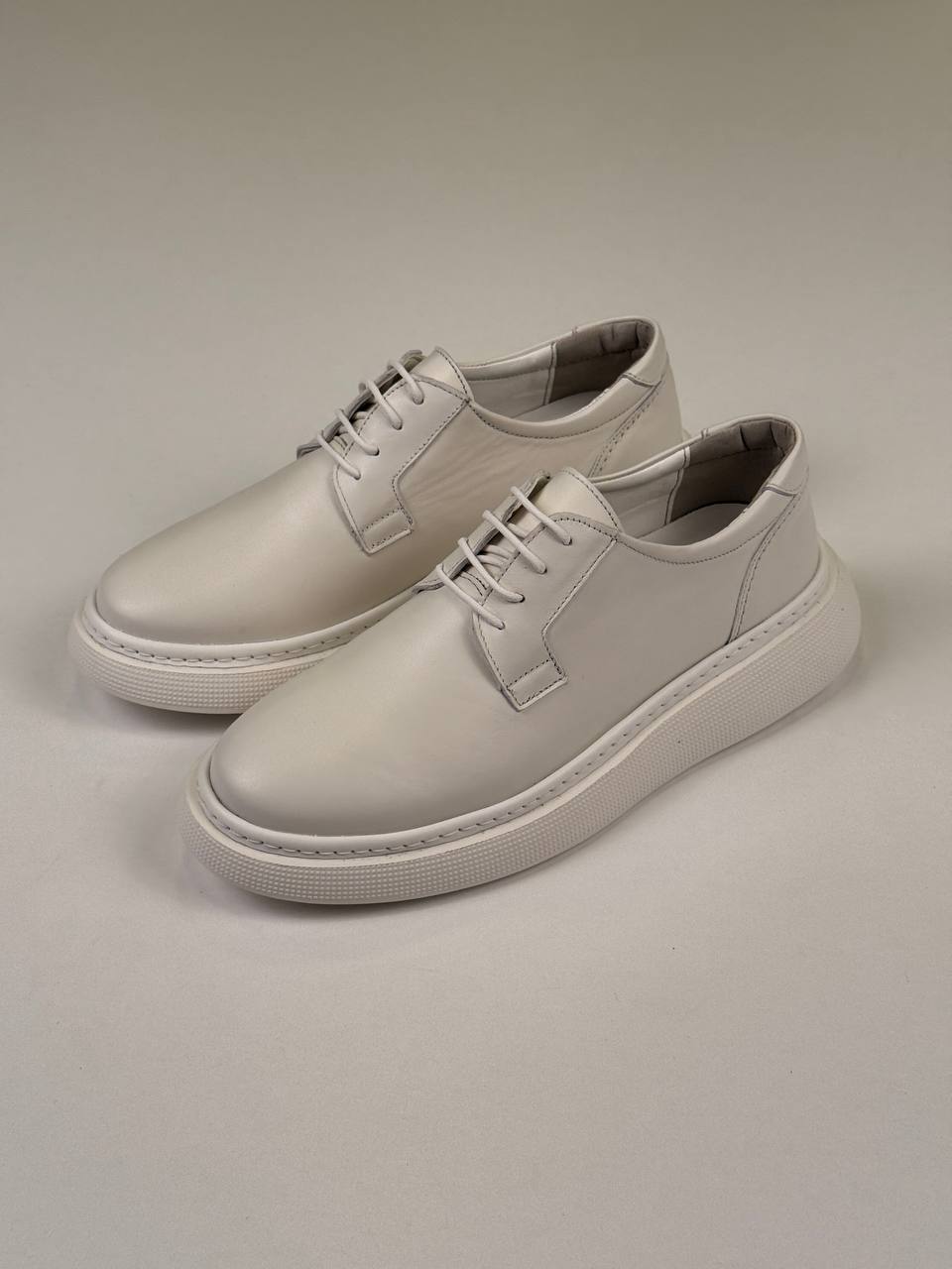Light Grey Sneakers — Style 01