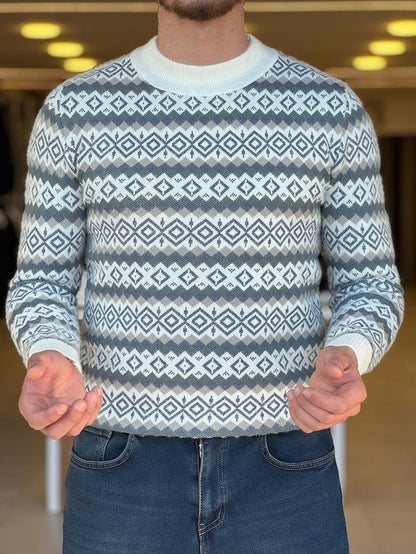 Patterned Sweater in Blue and White Neck