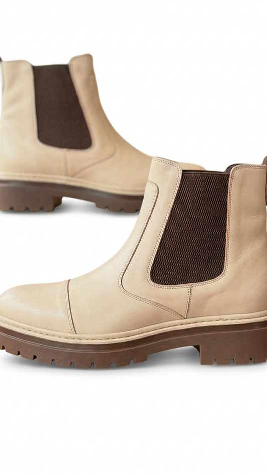 O,Zero Leather Beige Boots With Dark Soles by O,Zero